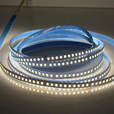 Spilgti zilas LED sloksnes gaismas